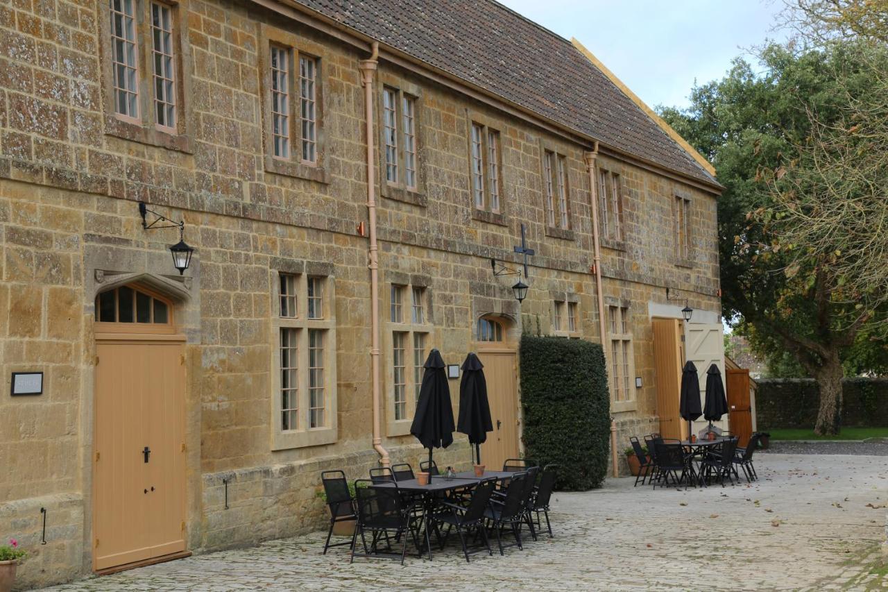 North Cadbury Court Coach Houses Buitenkant foto