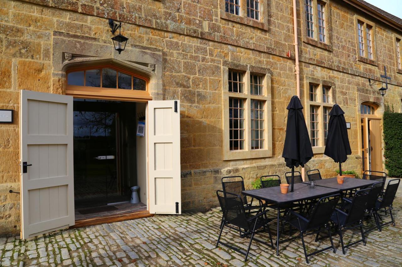 North Cadbury Court Coach Houses Buitenkant foto