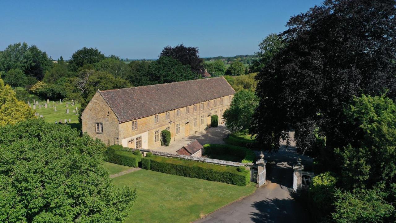 North Cadbury Court Coach Houses Buitenkant foto